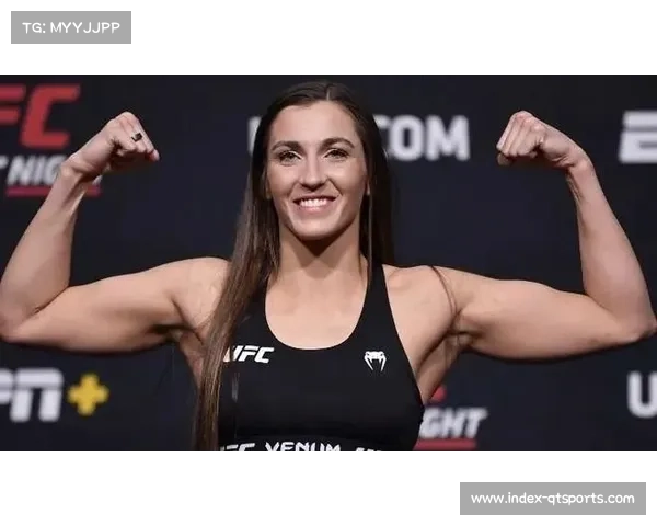 【UFC综合格斗·人物·特写--尹帅UFC上海站鼻梁被打断血喷裁判鞋，仍坚持抡重拳展现顽强斗志